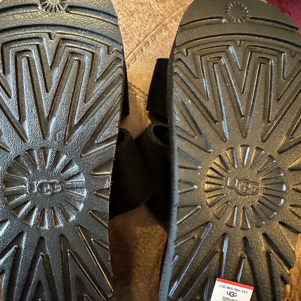 Uggs Slides - image 3